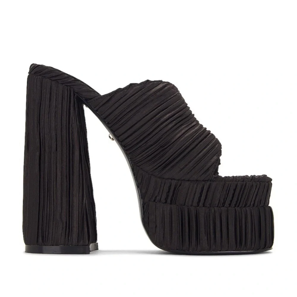 RAYE Stand Platform in Black Size 8